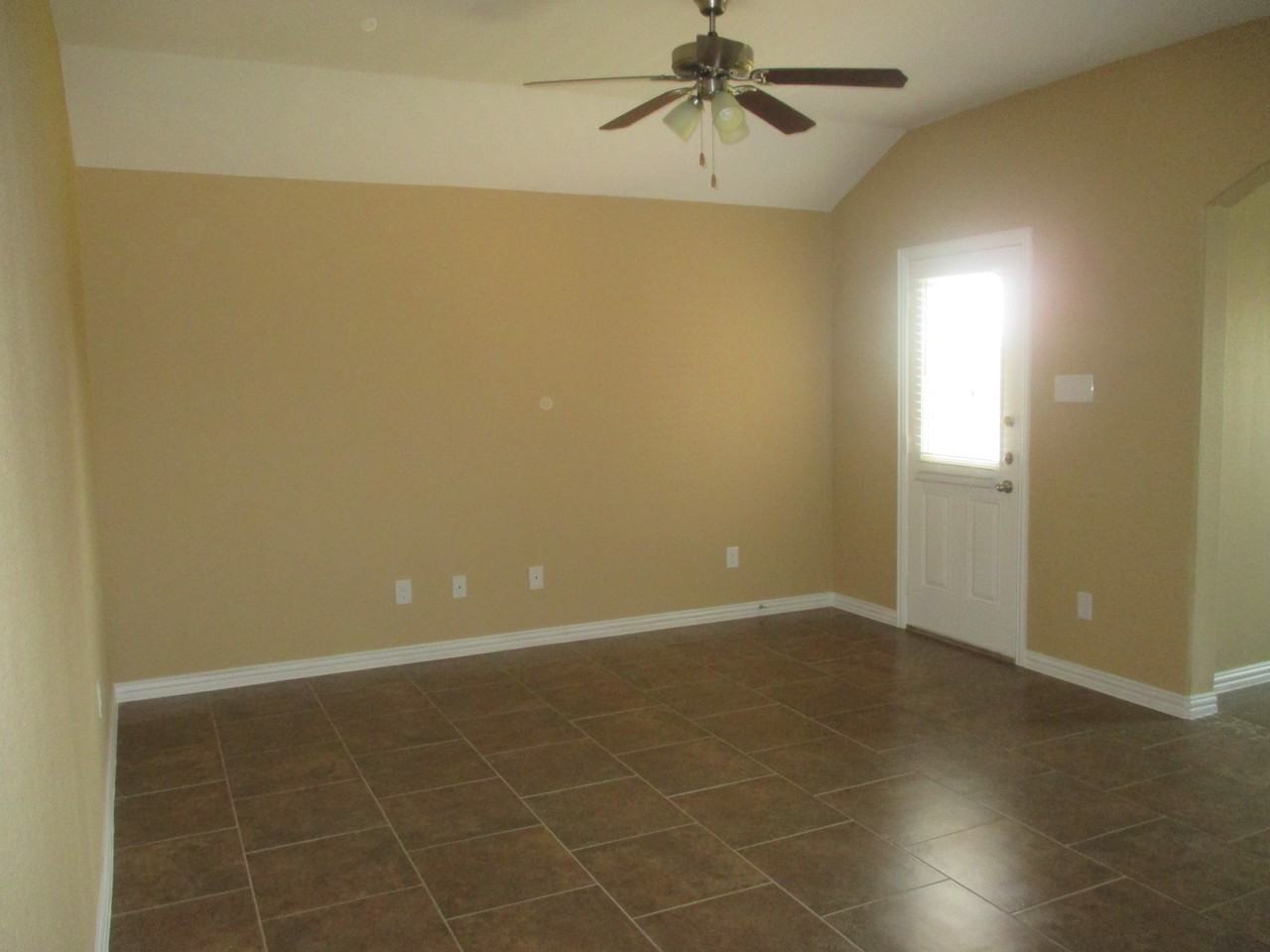 2405 Galemeadow Dr - Photo 3 of 14