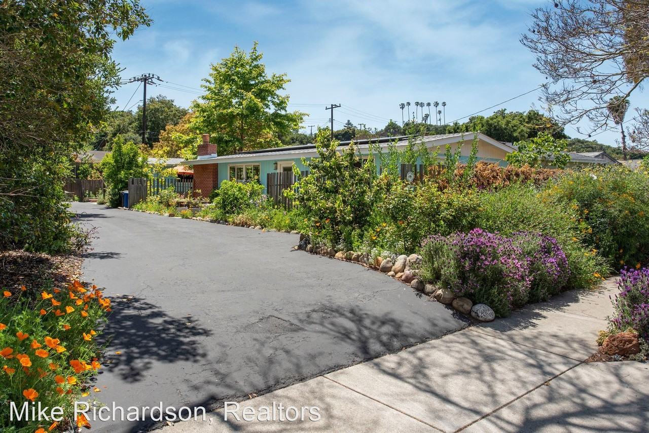 2105 Gillespie St - Photo 2 of 26