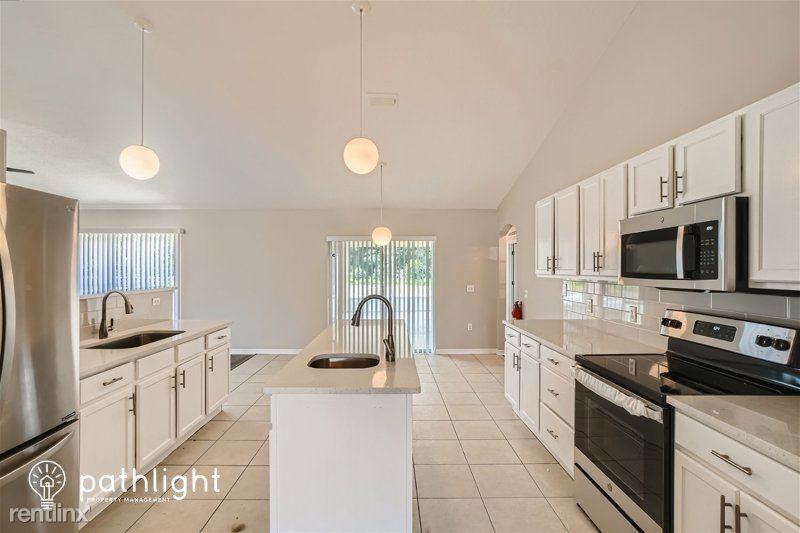 7810 Sloewood Dr - Photo 3 of 19