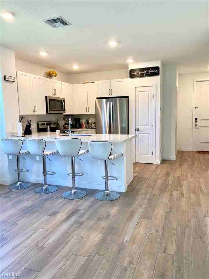 186 Se 5th Ct - Photo 2 of 11