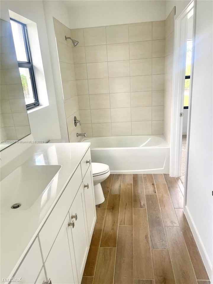 186 Se 5th Ct - Photo 3 of 11
