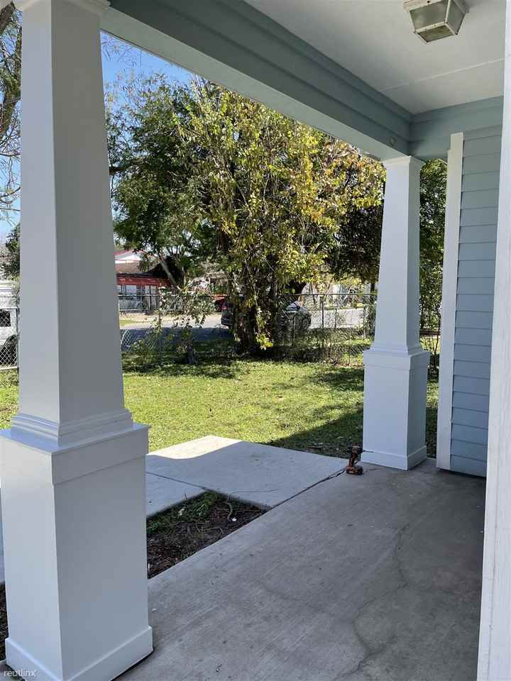 114 E Madison St - Photo 3 of 12