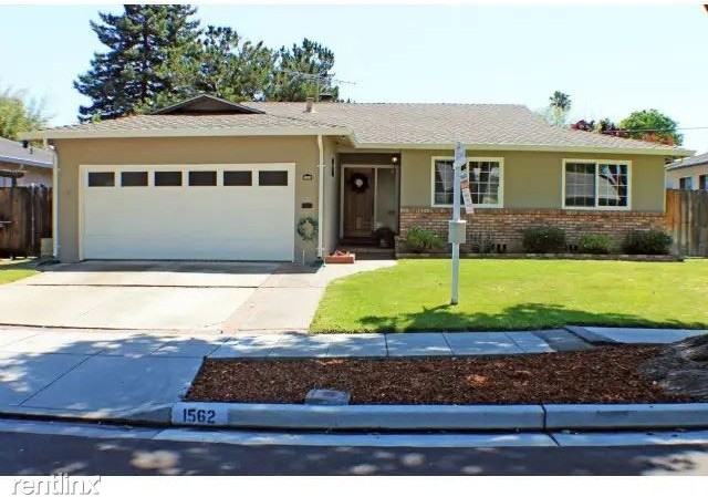 1562 Waxwing Ave - Photo 2 of 10