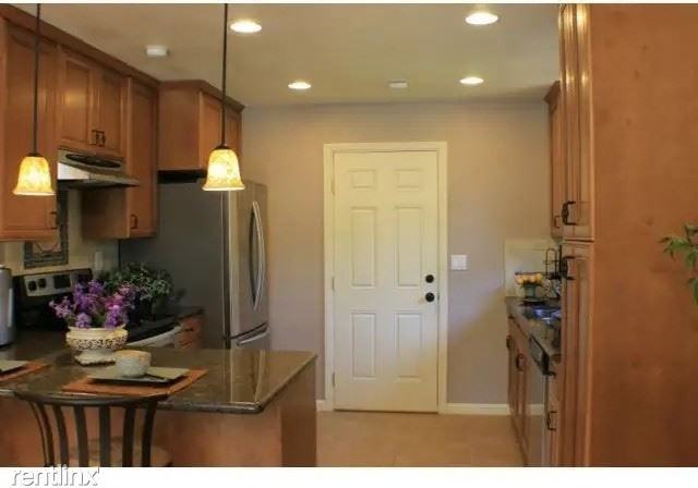 1562 Waxwing Ave - Photo 3 of 10