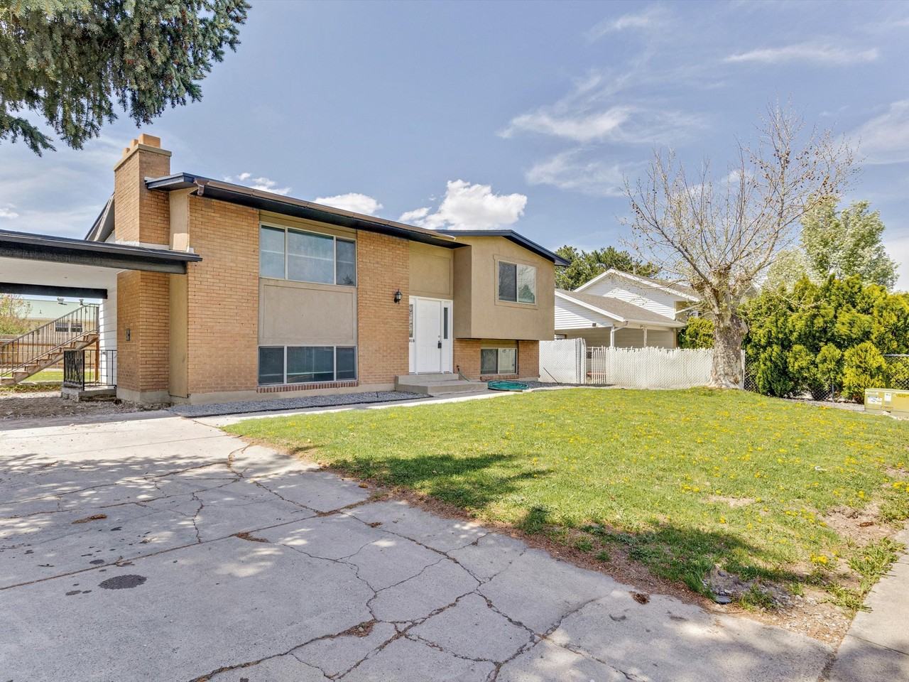 4818 Sw - Photo 2 of 32