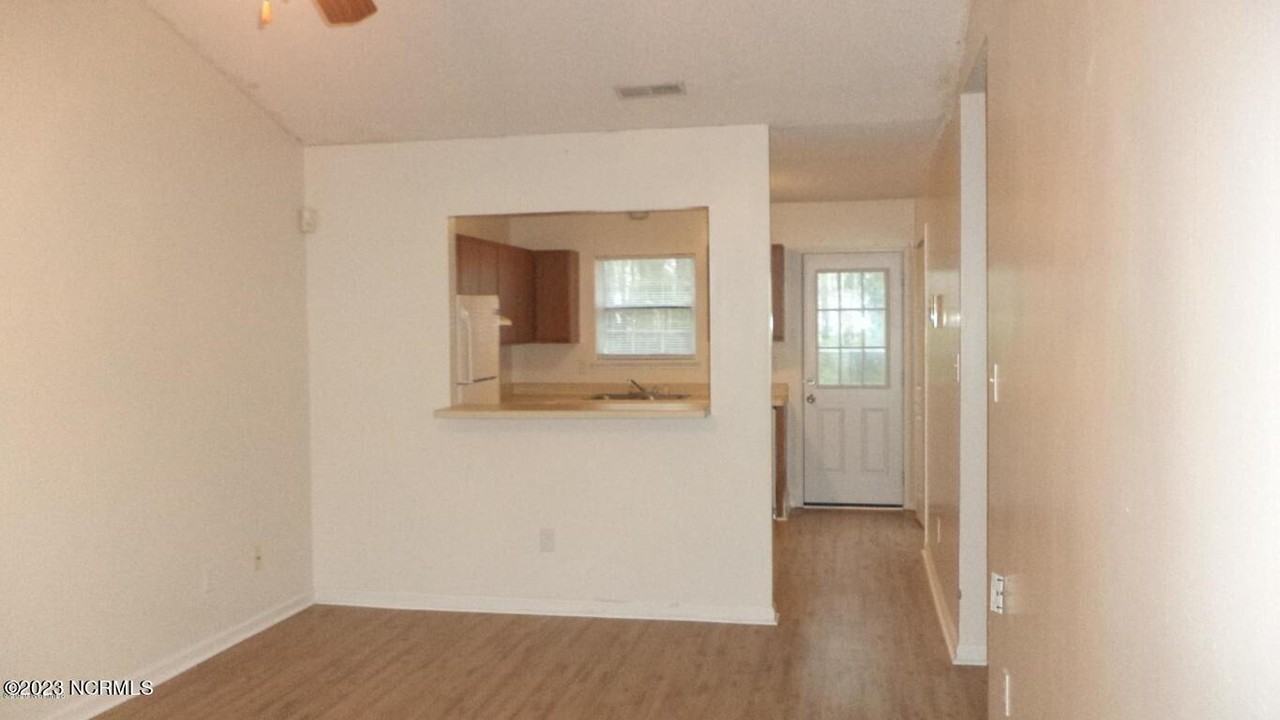 212 Live Oak Court - Photo 2 of 4