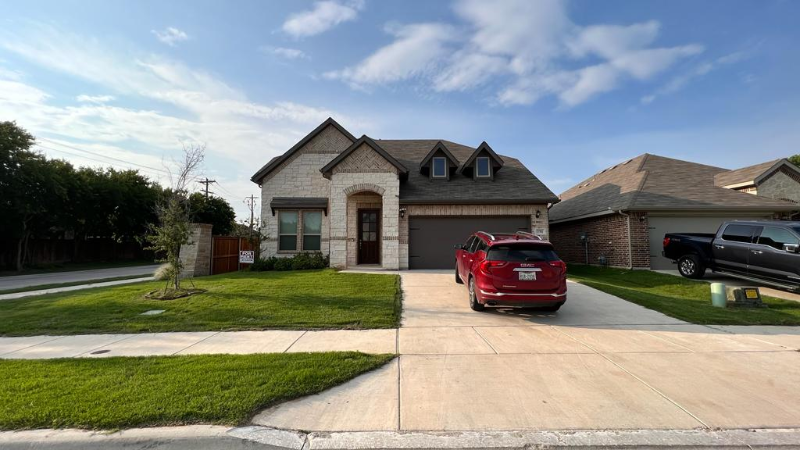 3701 Trillium Dr - Photo 2 of 18