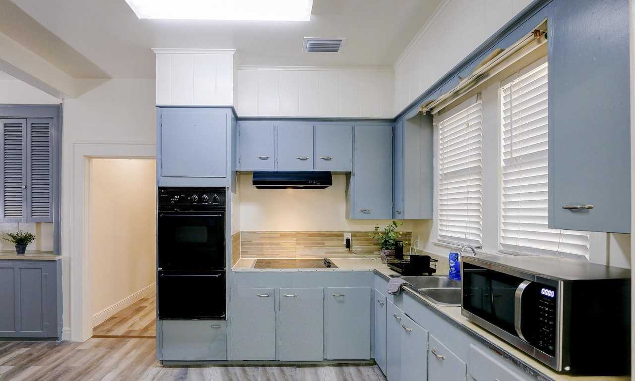 E Cayuga St - Photo 3 of 11