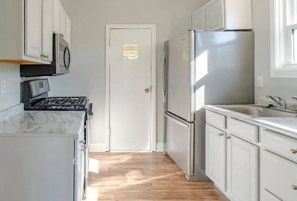 301 View Ave #1 - Photo 3 of 10