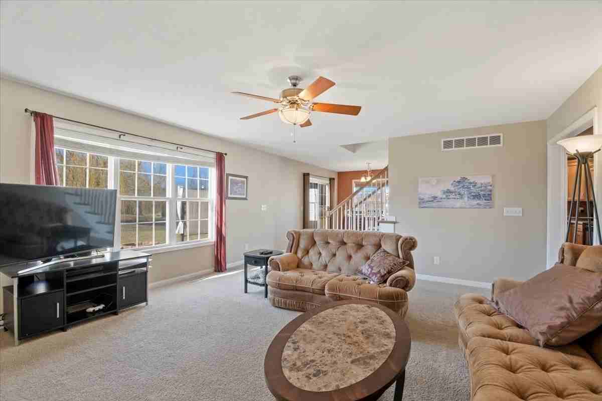 705 Bergamot St - Photo 3 of 26