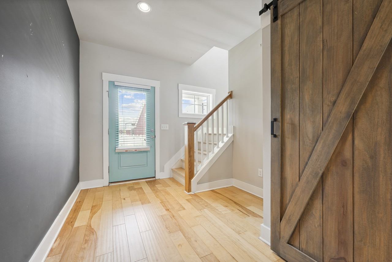 444 Beacon Ridge Blvd #1 - Photo 4 of 33