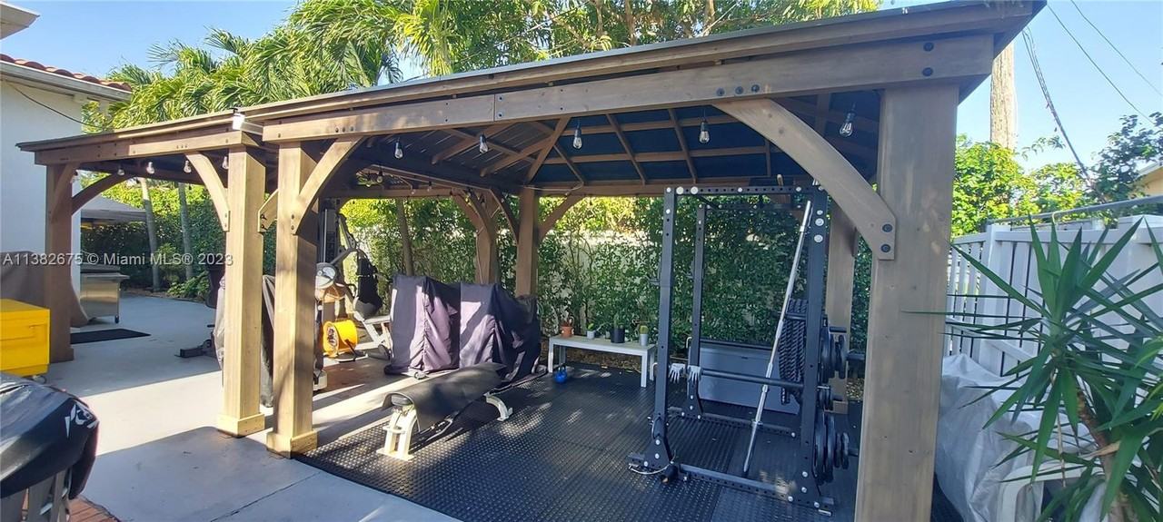 8105 Southwest 17th Terrace #8105 - Photo 4 of 13