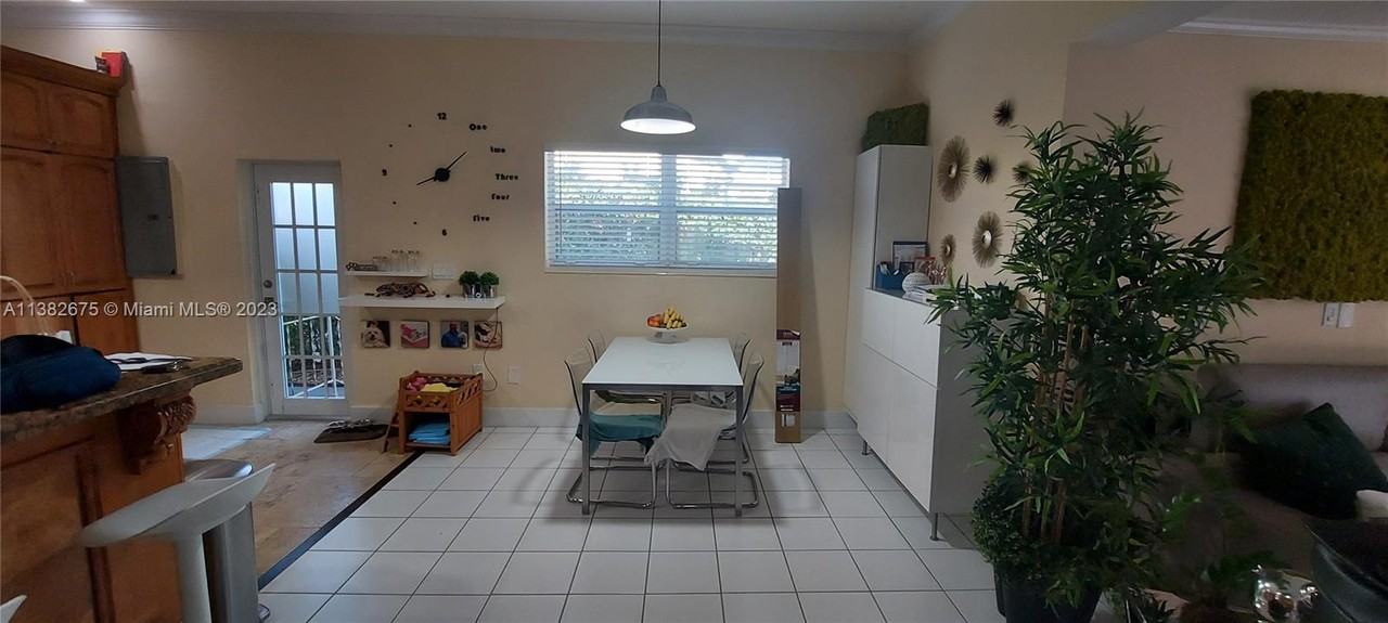 8105 Southwest 17th Terrace #8105 - Photo 6 of 13