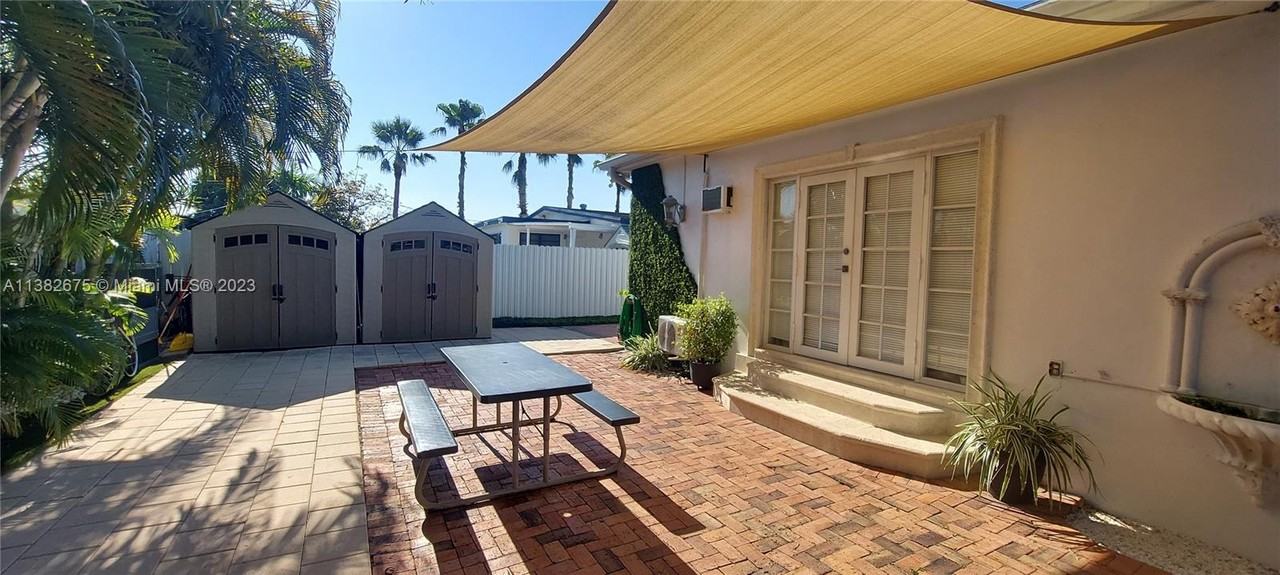 8105 Southwest 17th Terrace #8105 - Photo 3 of 13