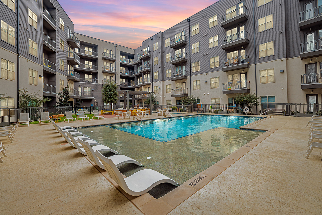 The Drake on Summit - Photo 5 of 54