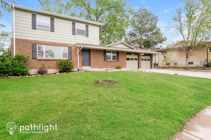 1102 Yosemite Dr - Photo 2 of 18