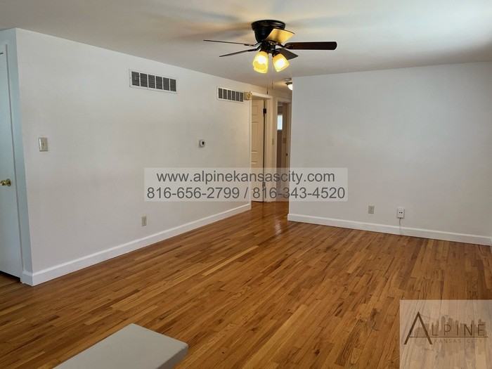 4413 N Walrond Ave - Photo 2 of 18
