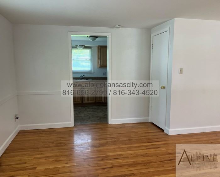 4413 N Walrond Ave - Photo 3 of 18