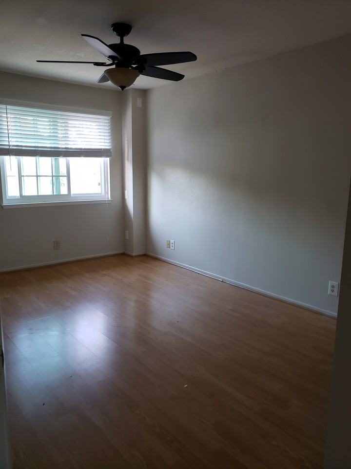 1202 N Sunflower Ave #B - Photo 2 of 16