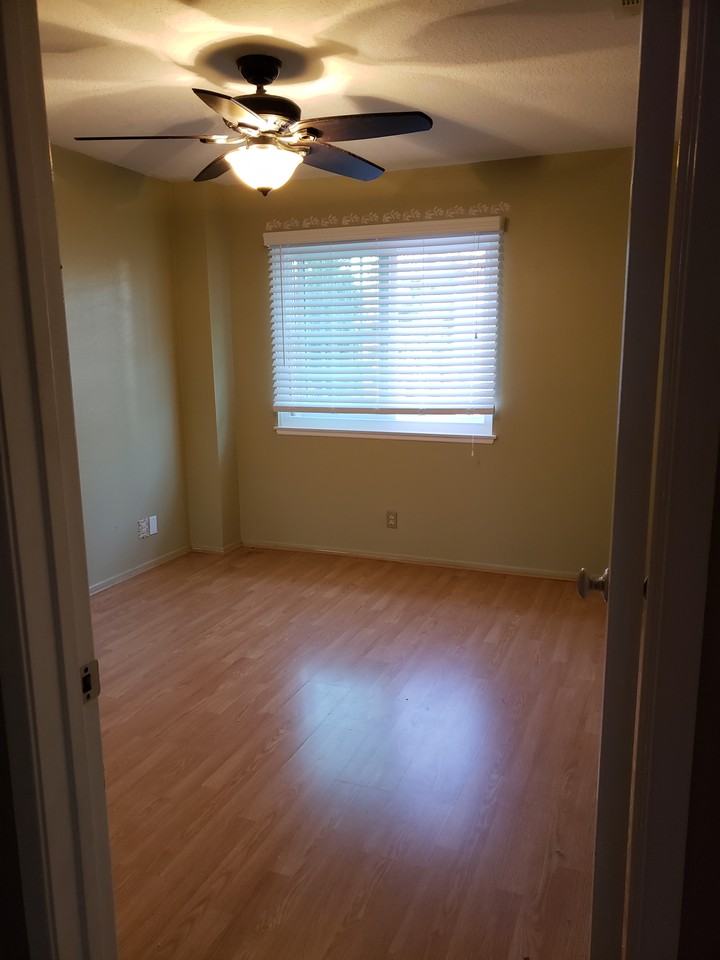 1202 N Sunflower Ave #B - Photo 3 of 16