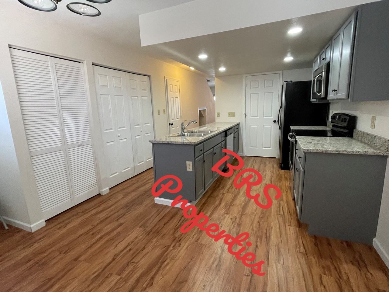 250 Beacon Ct #2 - Photo 3 of 6