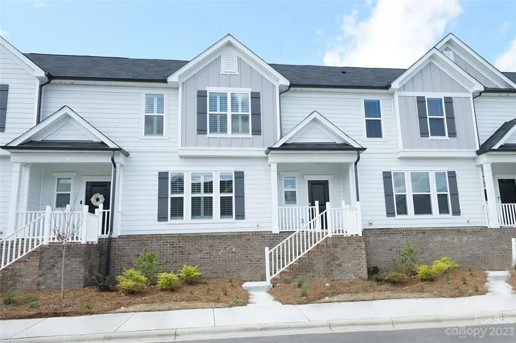 22047 Lani Dr - Photo 2 of 43