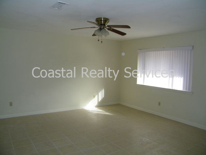 122 Jamestown Ave - Photo 2 of 9