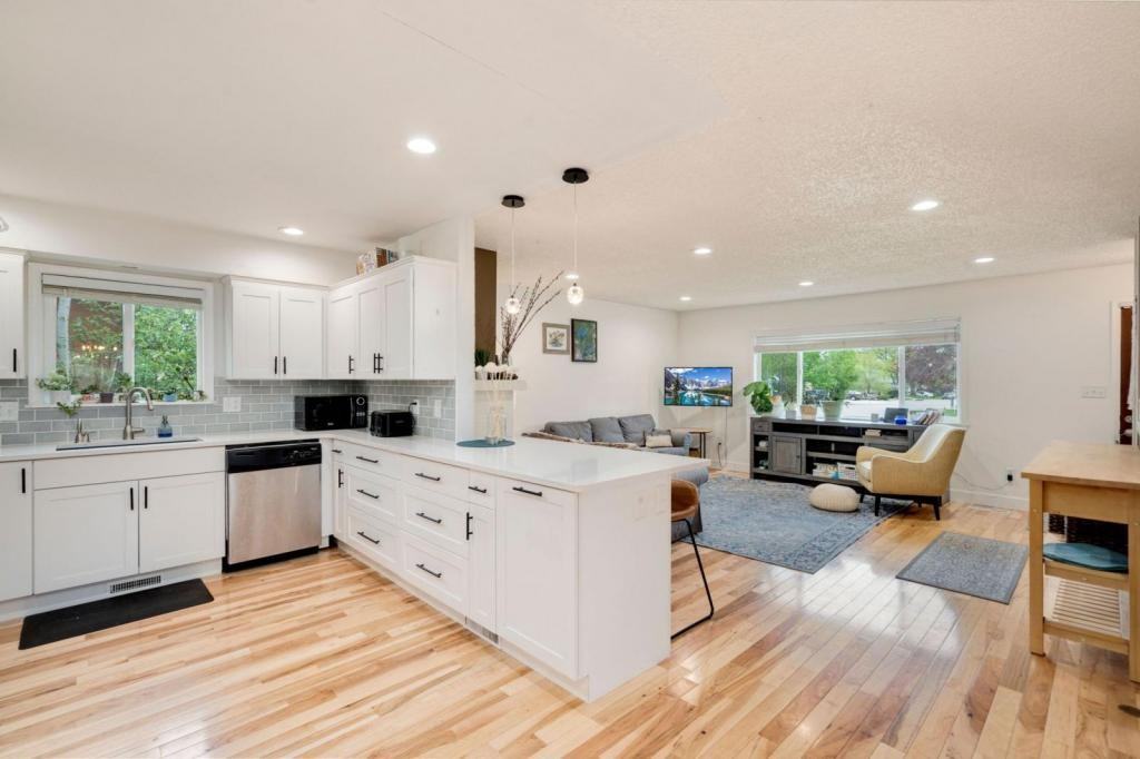 708 Kimball Rd - Photo 2 of 19