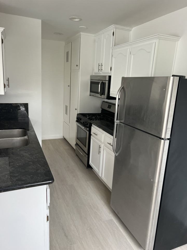 224 W Holly Ave #224 - Photo 3 of 9