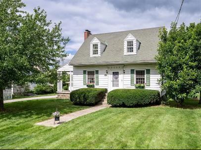 1557 Franklin St - Photo 3 of 50