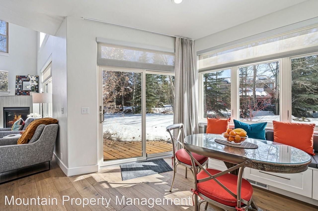 1366 Meadow Loop Rd - Photo 3 of 33