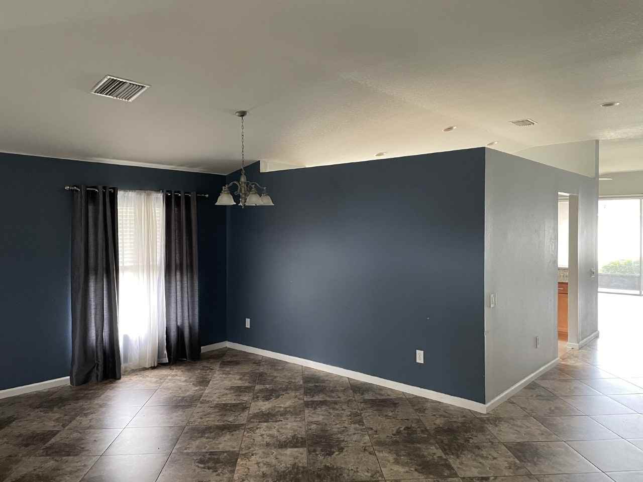 14392 Wake Robin Dr - Photo 2 of 17