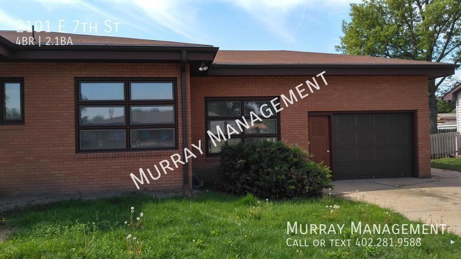 2101 E 7th St - Photo 2 of 35