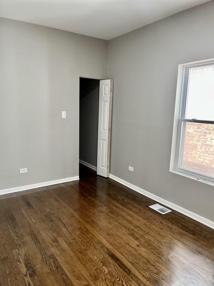 7709 S Eberhart Ave #NA - Photo 3 of 9