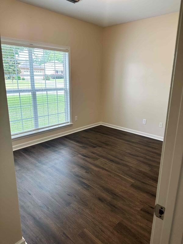 114 Michigan Dr - Photo 3 of 15