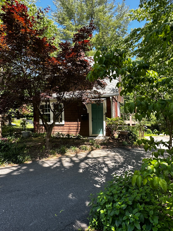 14 Colonial Pl - Photo 2 of 6