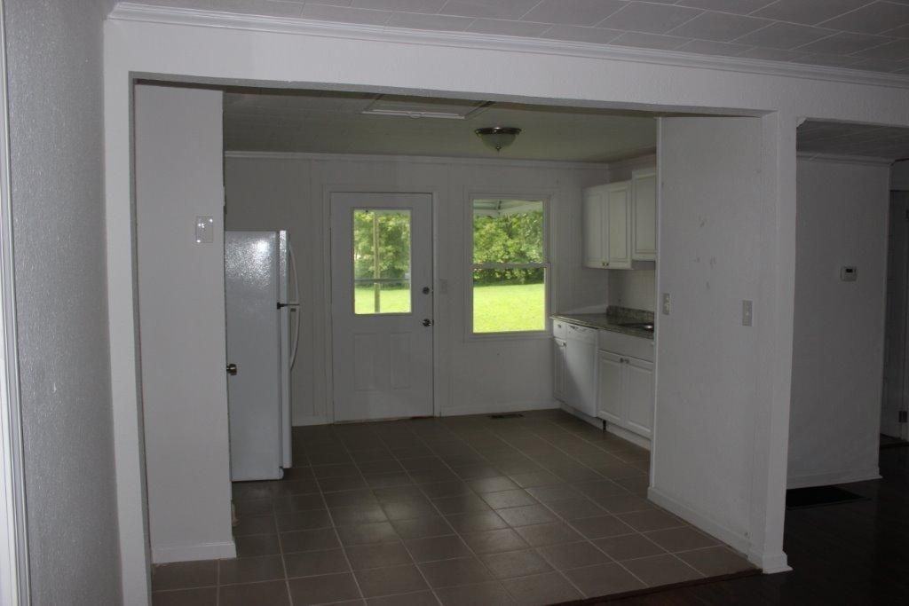 160 Illinois Ave #160 - Photo 3 of 8