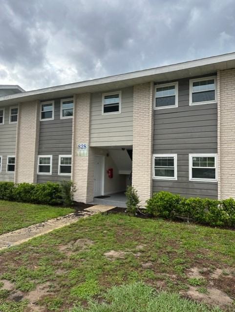 828 Sky Lake Cir #B - Photo 2 of 10