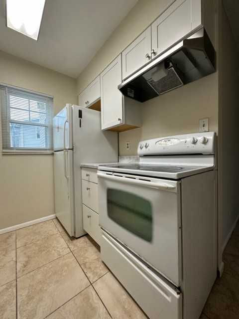 828 Sky Lake Cir #B - Photo 6 of 10