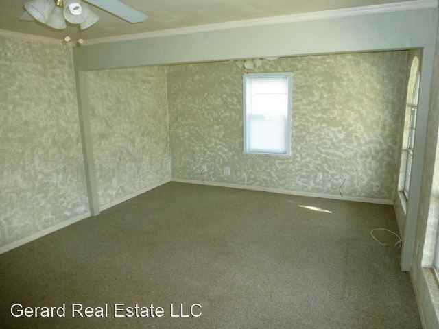 2285 Oakland Dr - Photo 2 of 13