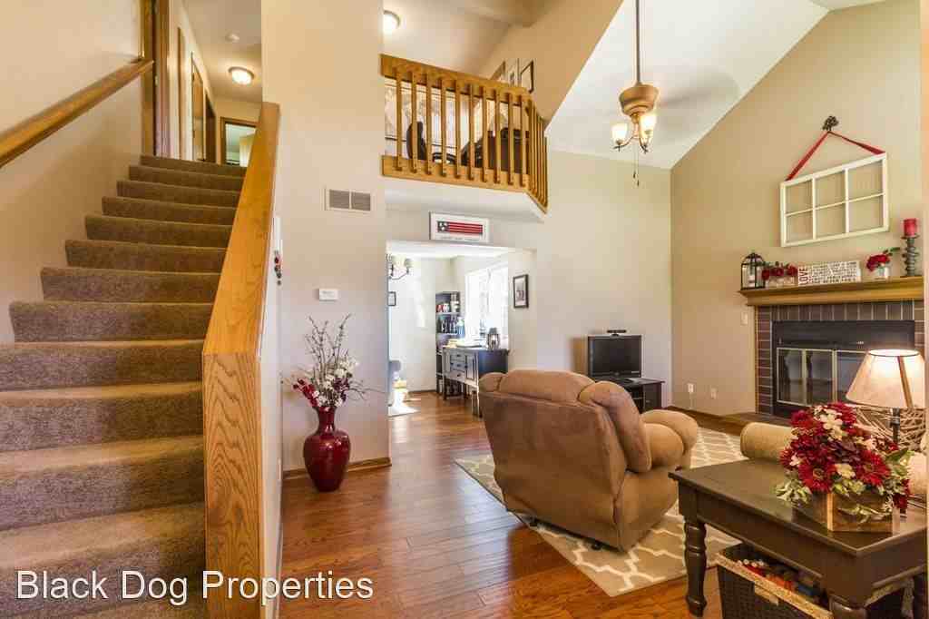 1837 Concord Ln - Photo 3 of 21