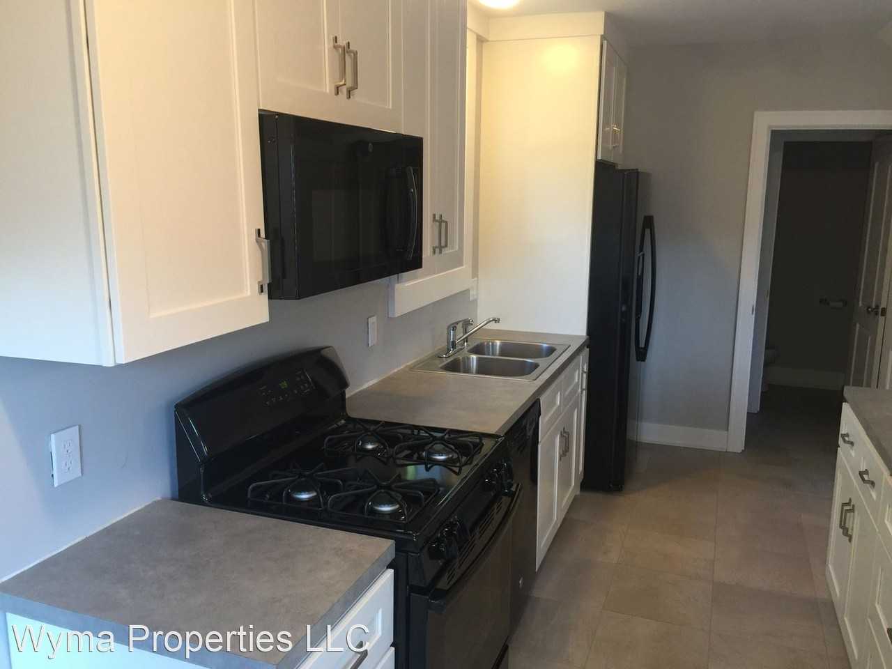 1218 Fisk Rd Se - Photo 3 of 28