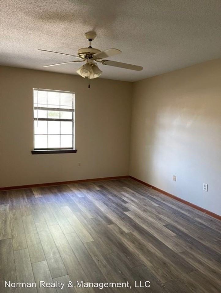 606 Slade St - Photo 2 of 10