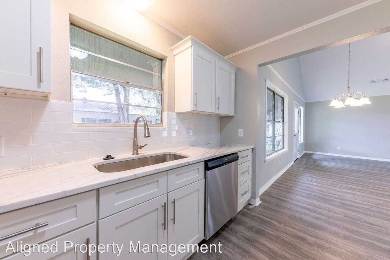 1003 N Holly St - Photo 3 of 38