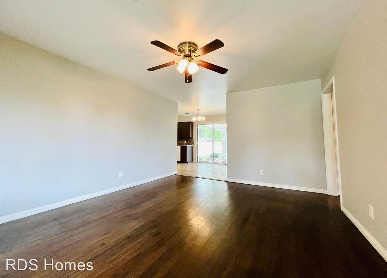 2801 Sw 54th St - Photo 3 of 14