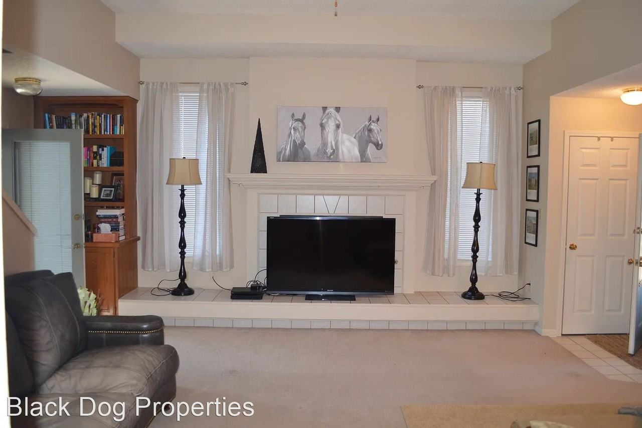 2000 Estella Dr - Photo 2 of 12