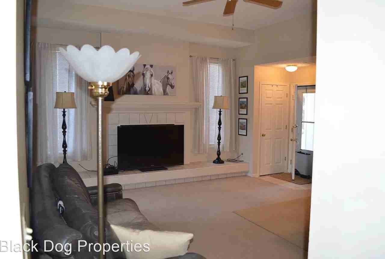 2000 Estella Dr - Photo 3 of 12