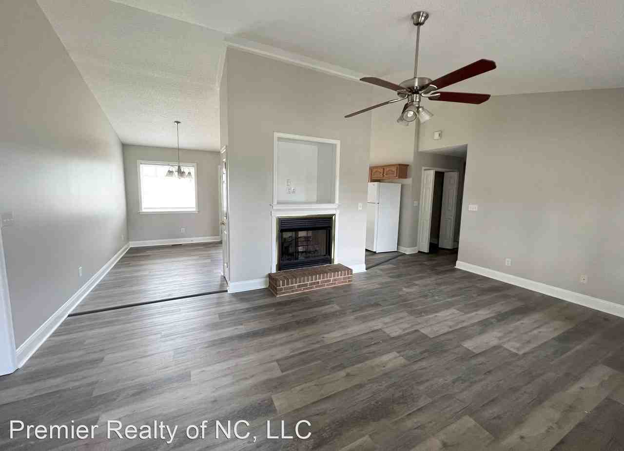 134 Winding Creek Rd - Photo 3 of 12