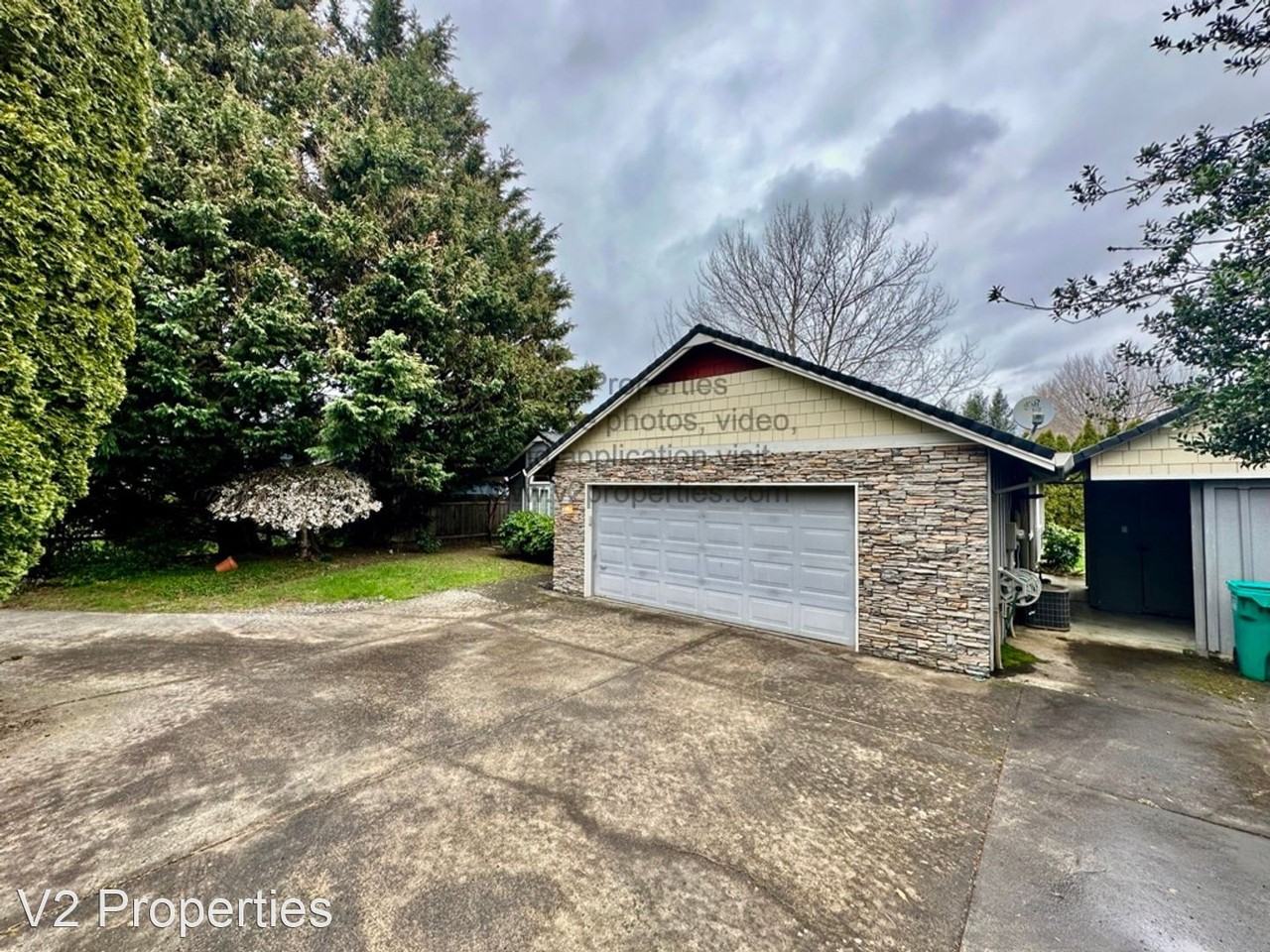 2466 Ne Francis Pl - Photo 2 of 24