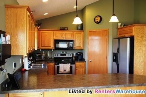 11680 Erin St NE - Photo 3 of 11